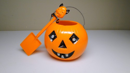 Rare rosbro plastic halloween - rare,